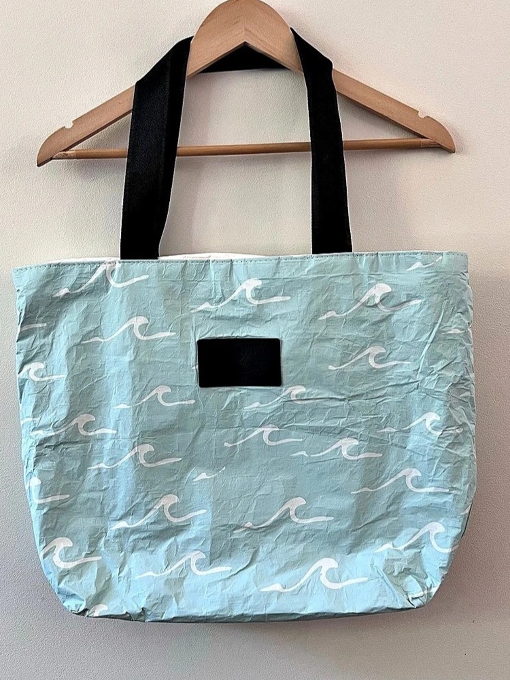 ALOHA Collection Day Tripper Waves Zipper Tyvek Tote Blue White 15X20 NWOT
